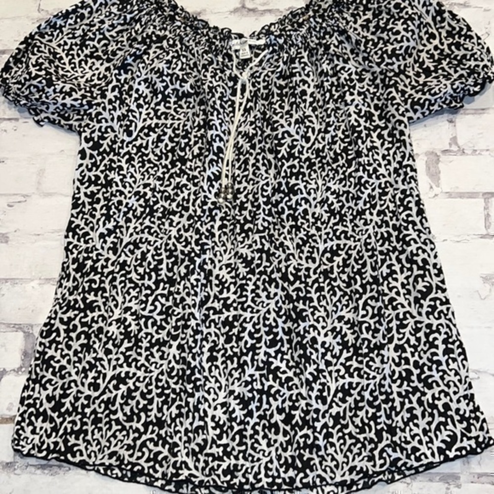 Croft & Barrow Black and White Top Size Xs all